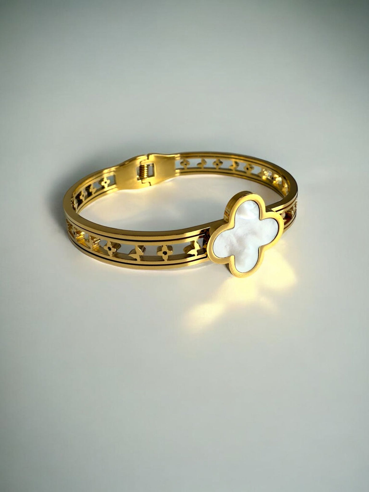 Mother of Pearl Clover Bangle